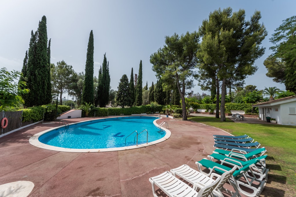 Summer rental: Villa with pool